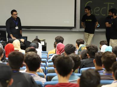 Group picture of participants attending the session 